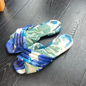 Tory Burch floral blue slide sandals like new ✨💙